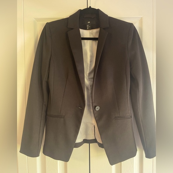 H&M black blazer! Size 4. Lightly used - Picture 1 of 4